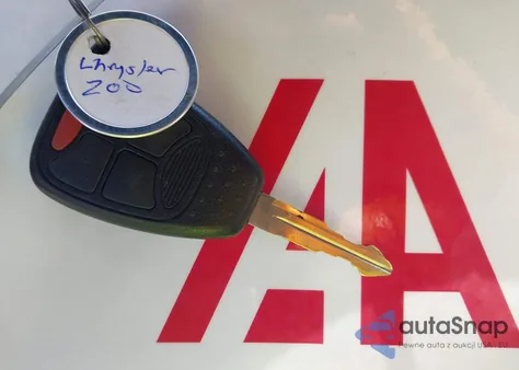 2013 Chrysler 200 Touring из США, поврежденный, VIN 1C3CCBBG5DN731501